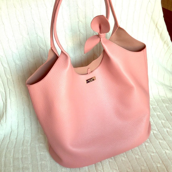 kate spade Handbags - Like New! Kate Spade Tote! ♠️